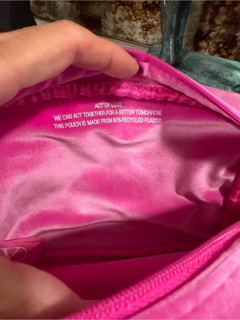 Valentino Parfum GWP Pink V Logo Velvet Pouch